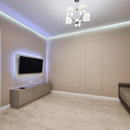 Botanica, 1 Bedroom Apartment With Living 키시나우 외부 사진
